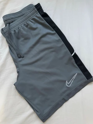 Nike shorts, herr  - Storlek M. Aldrig använt 