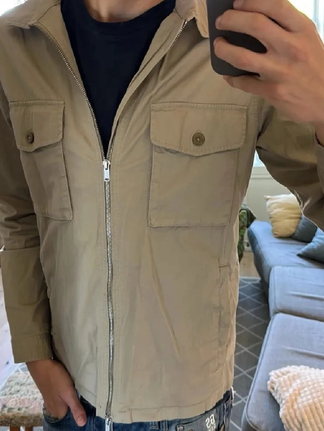 Beige overshirt med dragkedja