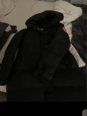 Jacka  - Storlek s, små tecken på användning som lite mindre fläckar. 