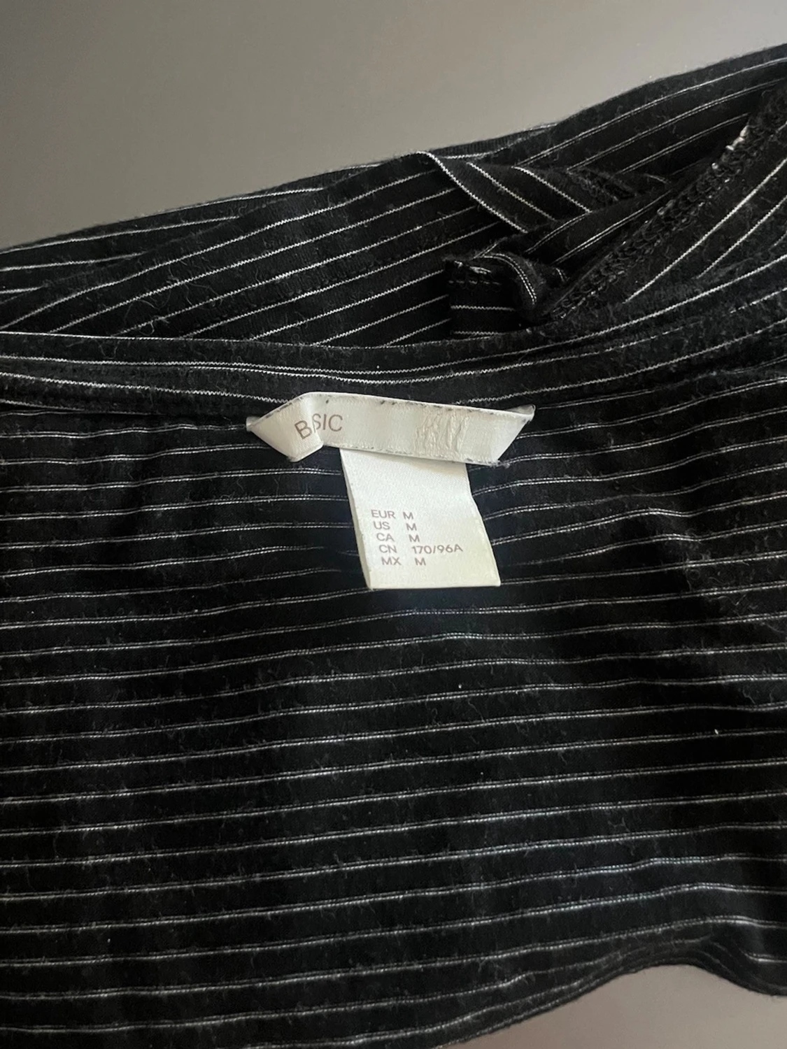 Svartvit randig t-shirt från H&M Basic - 2