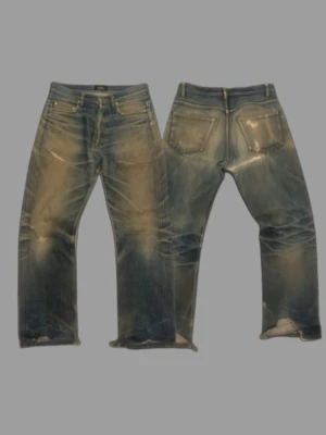 A.P.C selvedge denim jeans - Ett par jeans från A.P.C med sjukaste faden jag sett.                                                Mått: 41cm midja, 102 cm längd, Innerben 76cm, benöppning 22cm.                                                  PRIS ÄR DISKUTERBART.