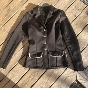 Ridkavaj  - Tävlings kavaj strl 34. Använd på 3 tävlingar 