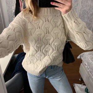 Stickad tröja - Nyskick storlek S🤍 200kr, frakt inräknat i priset 