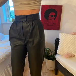 Skinnbyxor från hm - Knappt använda skinnbyxor från hm!💕✨