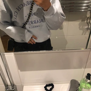 Tröja - Säljer denna nya knappt använts tröjan från Gina, super mysig!💓😋 kan mötas i Göteborg eller posta👍🏼⚡️