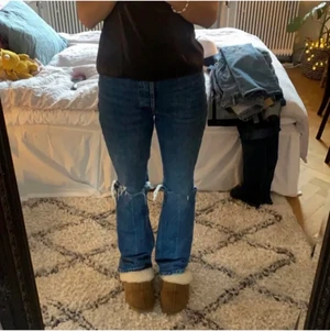 Zara jeans - Lånade bilder!! Vill bli av med snabbt! Köparen står för frakten💕