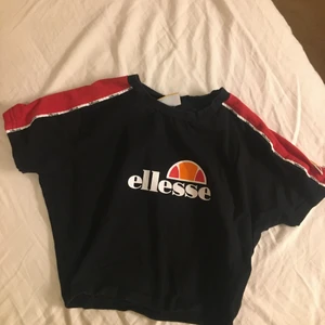 Ellesse  - Gullig topp som inte kommer till användning, använd några få gånger! 