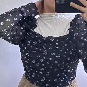 Topp - Jätte fin topp för sommar. Storlek M. Har inte använt mer än en gång.