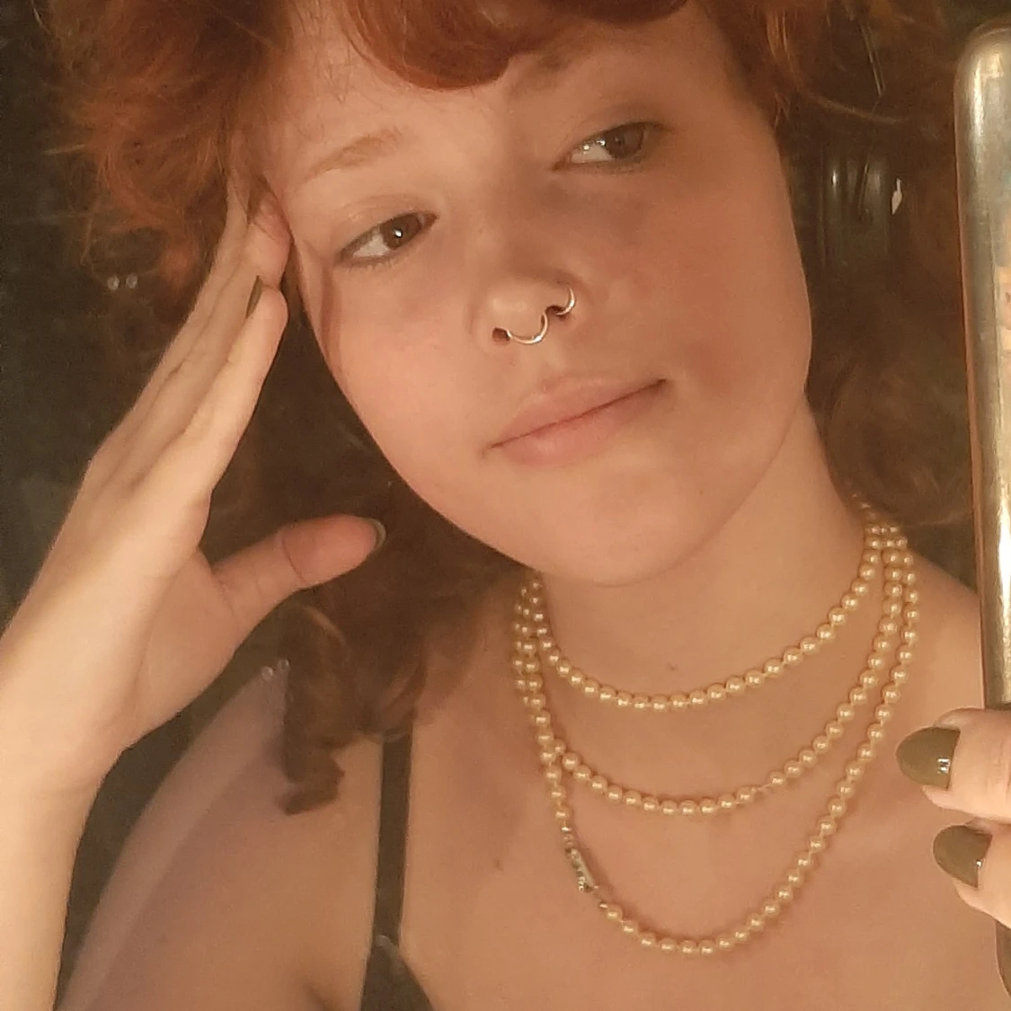 långt rosa pärlhalsband