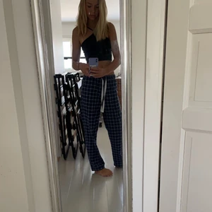 Rutiga pyjamas pyxor  - Skit snygga pyjamas pyxor från twilfit💙💙 säljer då jag har ett par andra liknande. Säljer endast för bra bud då jag fortfarande gillar dem💙💙 Passar även stl S