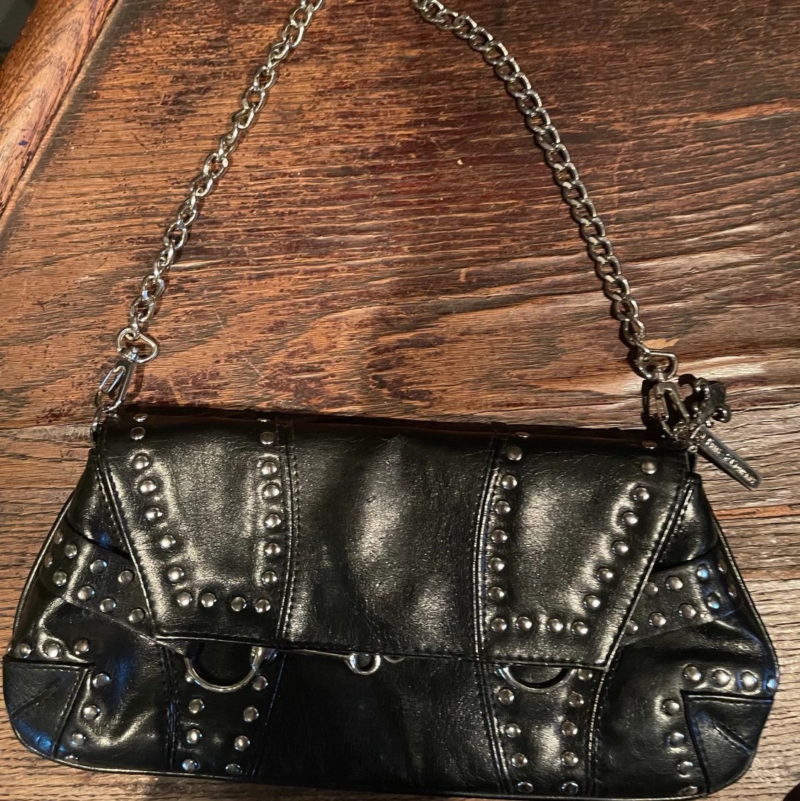 Väska med nitar  - 90