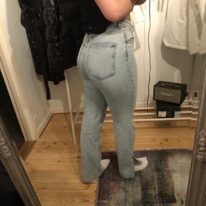 Slita Jeans  - Blå jeans med slits nertill i storlek 38!  180 kr + frakt ☺️