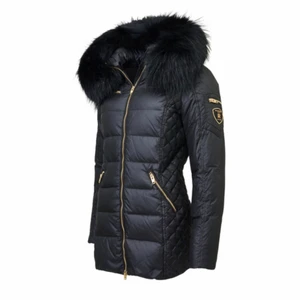 Rockandblue jacka storlek 34 - Rock and blue modell eve. Jackan är splittrans ny, använd knappt en vinter då jag har köpt en ny. Bra skick, fin kvalite och inga skador. Pälset är inte äkta köpt för 3900kr, priset går att diskutera vid snabb köp! ( bilder på jackan får ni privat) 