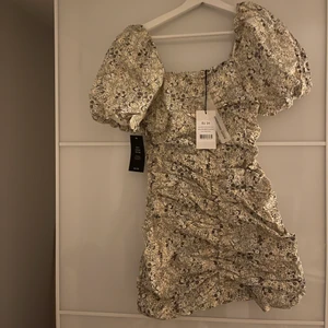 Nakd klänning - Storlek 34, aldrig använd, säljer pga för liten. Alla lappar kvar. Köparen står för frakt