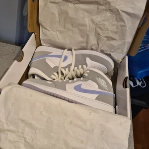 air jordan 1 mid wolf grey aluminum - Sick 10 av 10 aldrig andvända Säljer mina hela nya jordans inköpta för 5740 pris kan sänkas vad snabb affär box ingår!