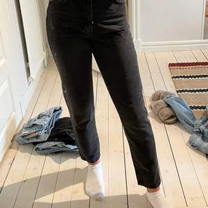 Svarta jeans från Ginatricot i storlek 34💞