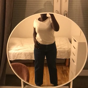 Jeans - Ett par högmidjade jeans i pasform W 38 L 34                     Säjer eftersom att dom är lite för stora och används inte längre💕 Kontakta ifall intresserad 