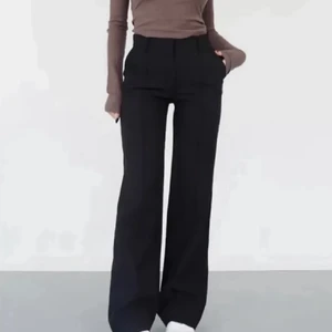 Kostymbyxor  - Jag säljer nu mina nya kostymbyxor som endast är provade då de inte passade mig. Från märket Venderby’s i stl xxs men passar även xs och s då de är stora i storleken. Priset är 350 kr + frakt.🍁🤩 Skriv till mig vid intresse/funderingar⚡️💗