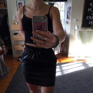 Superfin kjol från hm i fakeläder💕 Slutsåld på hemsidan