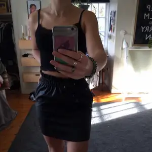 Superfin kjol från hm i fakeläder💕 Slutsåld på hemsidan