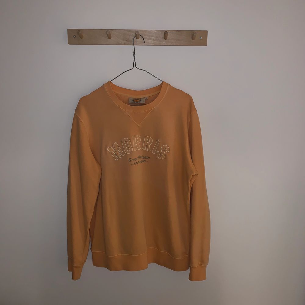 Fin orangerosa Morris sweatshirt i storlek medium. Bra skick, sparsamt använd . Tröjor & Koftor.