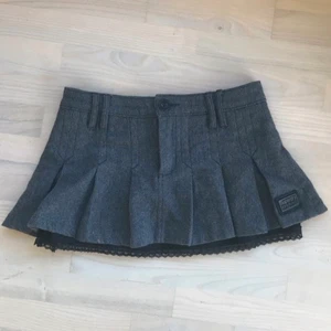 Miniskirt - Strl xs motsvarar ca midja 25-26! 
