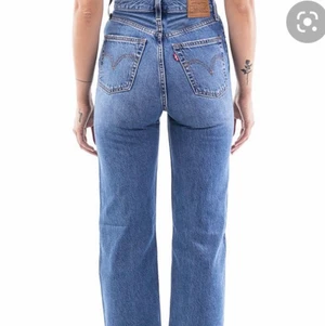 Levis ribcage high waist - 1 år gamla ribcage. Väldigt snygga! Storlek 25 29