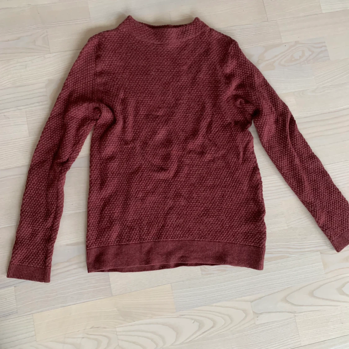 Vinröd stickad tröja  - 90