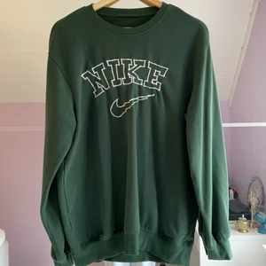 Nike sweatshirt  - Skitsnygg tröja som jag sällan använt! Frakt tillkommer på 66kr spårbart 