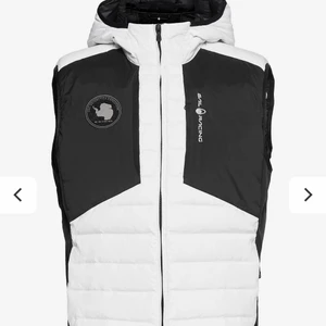 Sail Racing väst - Helt ny väst. Aldrig använd. Nypris 2800kr. Köparen står för frakt.