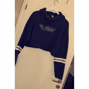 Crop hoodie - En croppad hoodie, stl M 