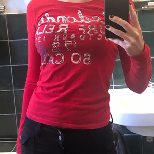 Hollister tröja  - Snygg tröja som tyvärr inte kommer till handvändning. Jätteskönt material och fint skick ❤️❤️ möts gärna upp i centrala stockholm 