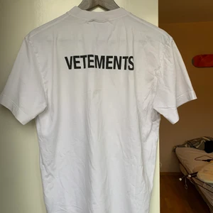 Vetements Staff T-Shirt - Original Vetements T-Shirt with “STAFF” print. See pics for condition. Says size S women’s but fits M/L (I’m 1,78 tall and it fits me) that’s why I wrote M in the description.