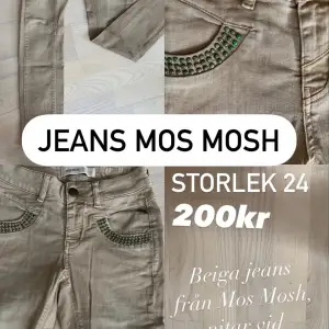 Beiga jeans från Mos Mosh med nitar vid fickorna fram och dragkedja bak. 