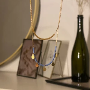 Halsband  - Supersött halsband med blåa pärlor. Sälj pga dålig användning! Frakt 13kr.