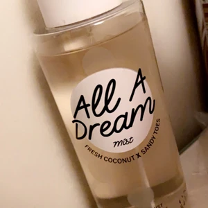 Body mist - Body mist från Victoria secret, använd 1 gång. Luktar kokos