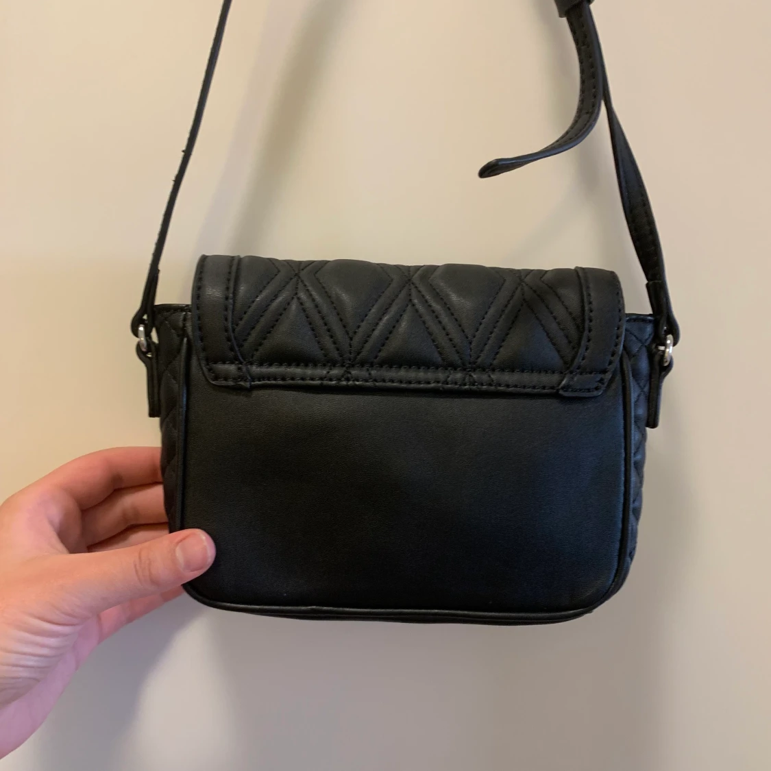 Axelväska Guess - 90