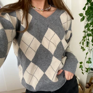 Rutig tröja - Söt rutig tröja, kommer ej till användning tyvärr🤍