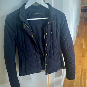 Zara jacka  - knappt använd zara jacka. ☺️