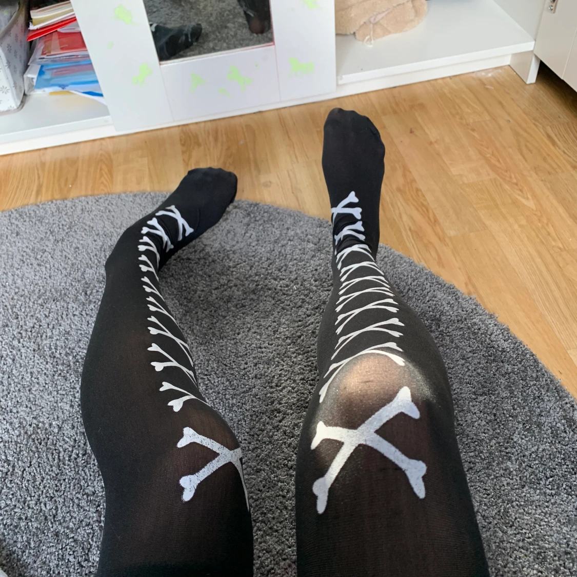 svarta knästrumpor med skelett - 91