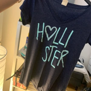 Hollister tröja  - Hollister tröja, använd en del men fint skick 