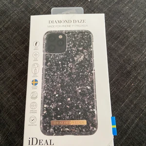 Svart iPhone skal från ideal of sweden - Jättefint skal, aldrig använd, säljer pga fel storlek. Köparen står för frakten❤️