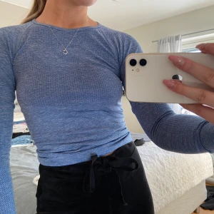 Blå träningströja - Jätteskönt material, fin blå färg. Köparen står för frakten💗