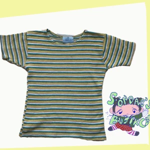 BB-T - En randig BB-T från märket Fadedblues*:･ﾟVäldigt Unif~Esque! Tröjan är xs-s och har en liten fläck som man kan se inringad på sista bilden, annars i gott skick :-) För eventuella frågor om plagget är det bara att höra av sig så svarar jag så snabbt som möjligt 💌