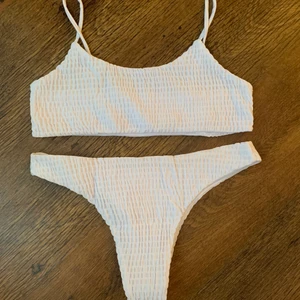 Oanvänd vit bikini  - Säljer min oanvända, endast testade vita bikini från SHEIN. Jag säljer på grund av att den inte satt som jag önskade på mig.