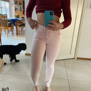Levis jeans - Ljusrosa levis jeans, försmå för mig därav halvbra bilder. 