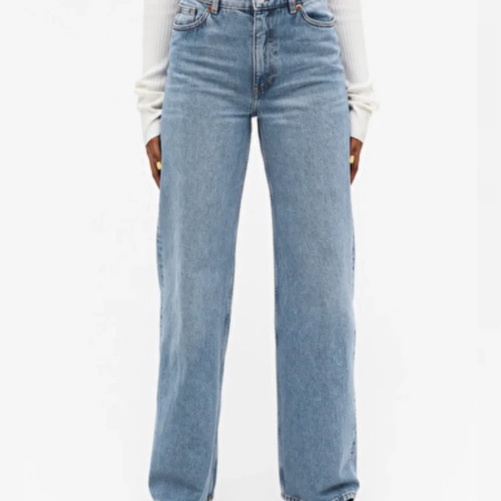Säljer mina monki jeans i modellen Yoko🌸 Väl använda men fortfarande väldigt bra skick💕 Köpare står för frakt . Jeans & Byxor.