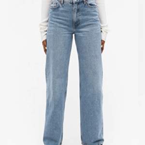 Säljer mina monki jeans i modellen Yoko🌸 Väl använda men fortfarande väldigt bra skick💕 Köpare står för frakt 