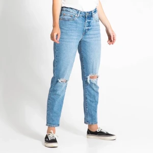Boyfriend jeans - Säljer mina boyfriend jeans då dom tyvär blivit för stora.  Storlek M, men skulle säga att dom sitter som 38-40. Köptes för 300 säljer dom för 80❤️