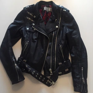 Kenza biker 9  - I helt nytt skick! .har prislapparna kvar då den inte kom till användning.Nypris 3999 kr.